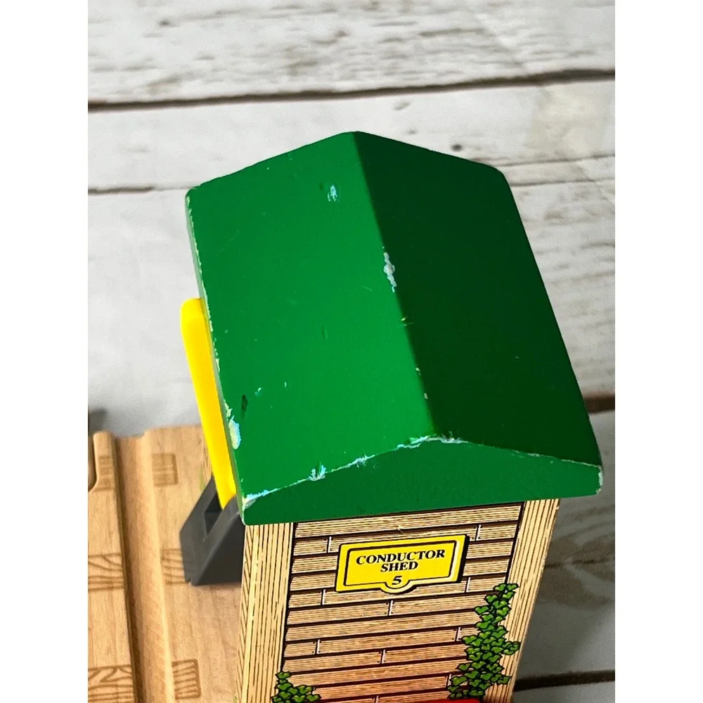 Thomas & Friends Conductor Shed Wooden Railway Accessory Green 2001 OS